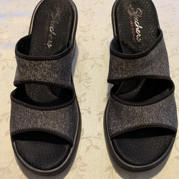 Skechers memory foam blk/gry wedge heel slide/sandal, size 10M - Picture 4 of 6